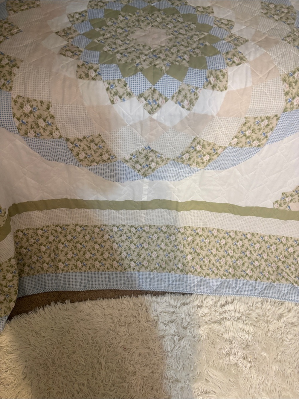 Classic Patchwork Quilt Bedspread in Cream, Sage & Blue - Picture 3 of 3